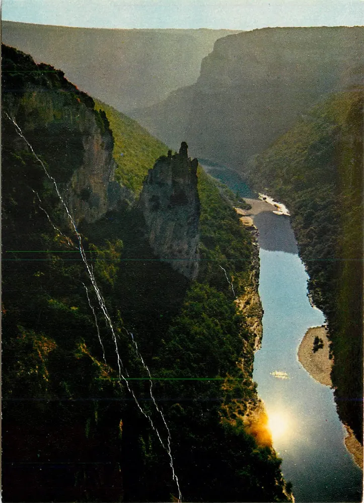 Gorges de l'Ardèche — Sonnenuntergang über die Kathedrale — éditions de France - Vorderseite