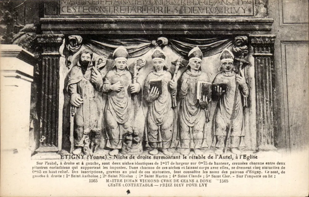 Étigny (Yonne) — Rechte Nische über dem Altar-Reredos in der Kirche — Maitre Iehan Viemond Pfarrer von Geans - Vorderseite