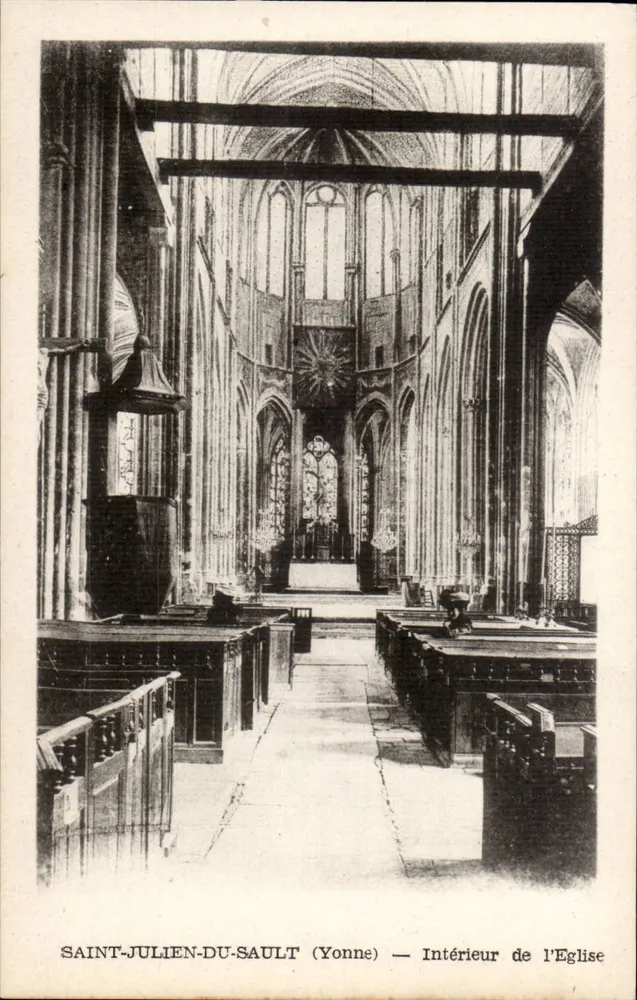 Saint-Julien-du-Sault (Yonne) — Interior de la Iglesia - Anverso