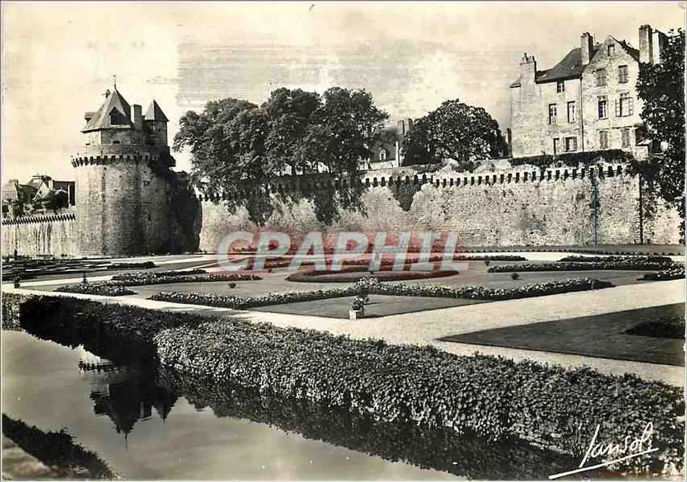 A Torre do Conde em Vannes — vista dos jardins e do castelo — editor Jamsol - Frente