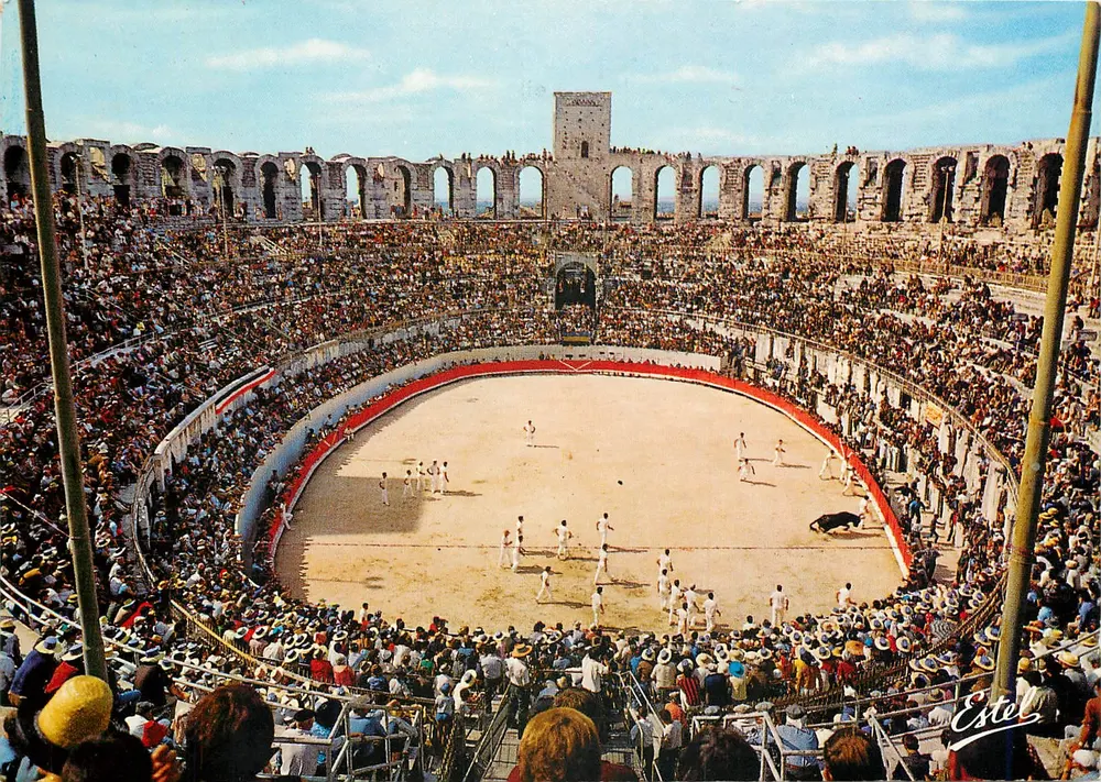 Arles — Innenansicht der Arena (goldene Kokarde) — Estel - Vorderseite