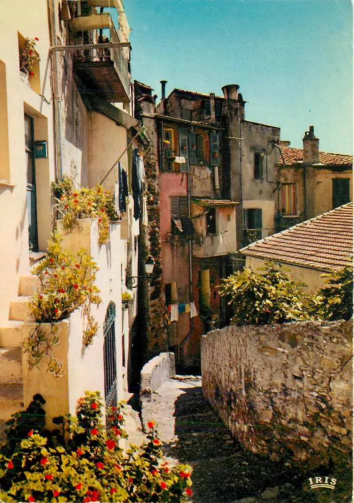 Menton — Velha rua florida — IRIS - Frente