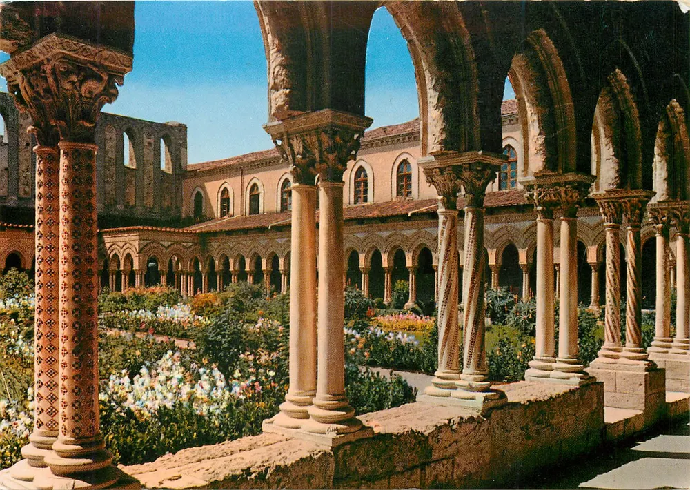 Monreale (Palermo) — Interior do claustro — Editor AR.CO. S.n.c. di C. Arnone & C. - Frente