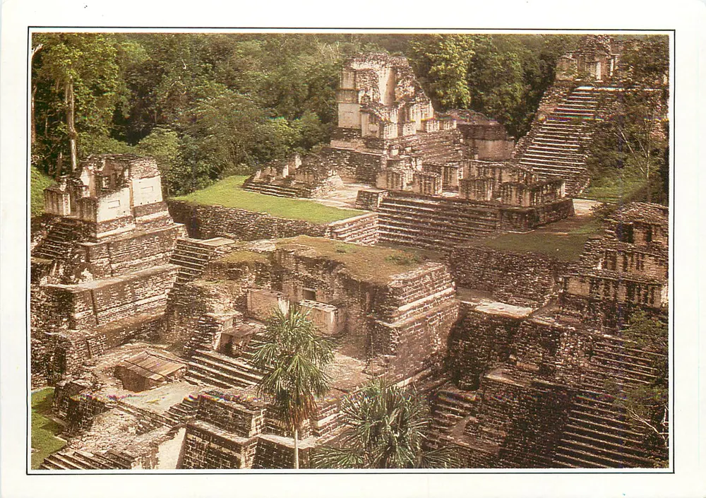 तिकाल। मेया के पुराना महानगर — गुआटेमाला — प्रकाशक C.E. 03 451-17, श्रृंखला संख्या XXVIII-B1 - आगे