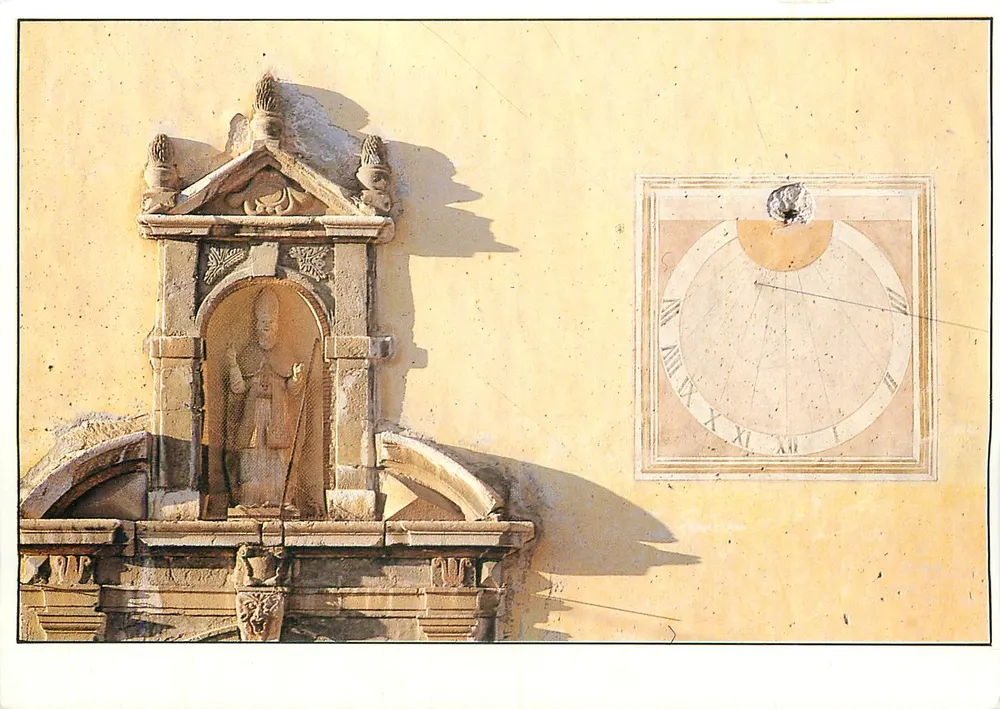 Cadran solaire de l'église de Jausiers — L'Art populaire dans les Alpes du Sud — Collection 1985 - Recto
