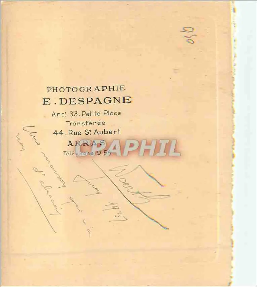 Castelo ou casa antiga — vista de canto com entrada e arcadas — E. Despagne, Arras - Verso