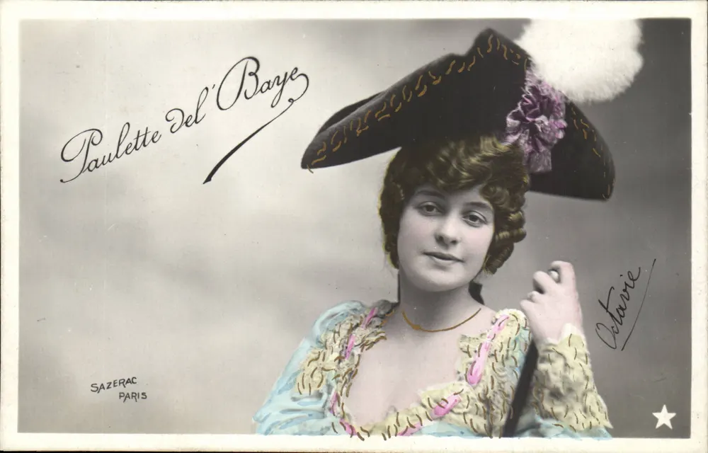 Paulette Del'Baye — Portrait einer Frau mit Hut — Sazerac Paris - Vorderseite