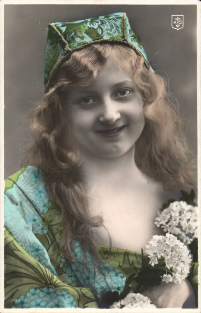 Jeune femme en costume coloré — A-S — n° 296 - Recto