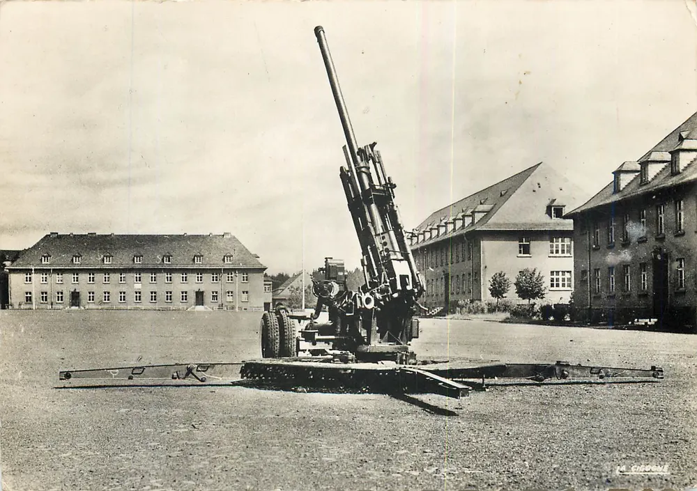 Canon d'artillerie — Camp militaire — Éditeur La Rizonné, n° 231 - Recto