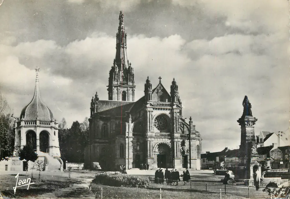 Ste-Anne-d'Auray — Catedral e praça — Edições Marca Registrada - Frente