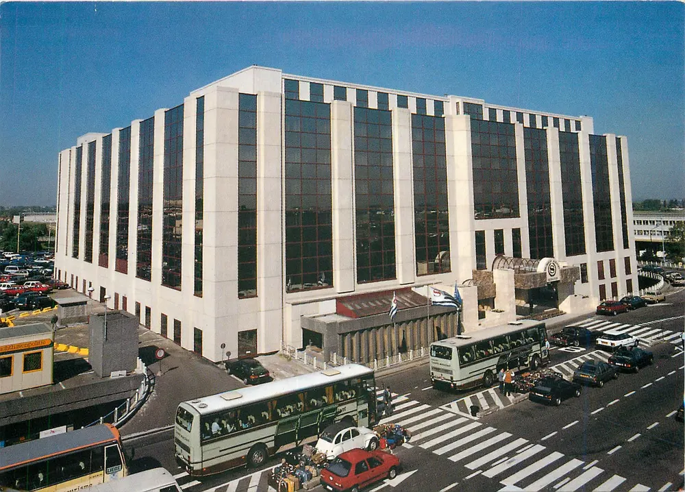 Sheraton Brussels Airport Hotel — Aeroporto de Bruxelas-Nacional, Bélgica — ITT Sheraton - Frente