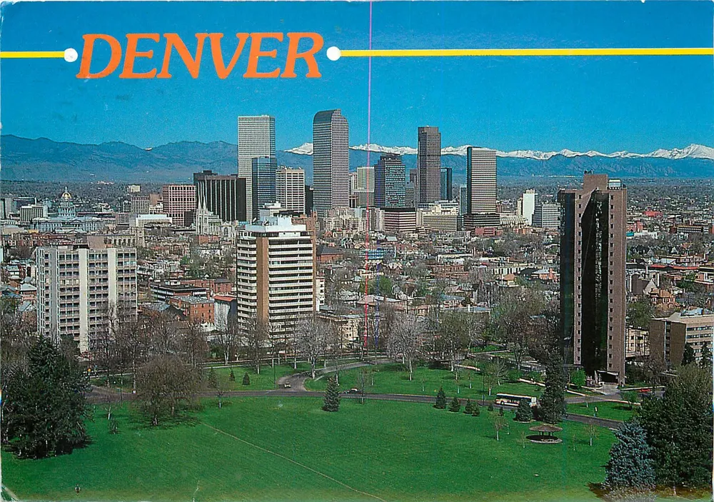 Denver — skyline vista do Cheeseman Park — Sanborn Souvenir Co. - Frente