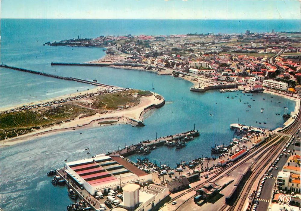 Saint-Gilles-Croix-de-Vie — Allgemeine Ansicht des Hafens in Richtung der Molen — Artaud Frères, HN 33 - Vorderseite