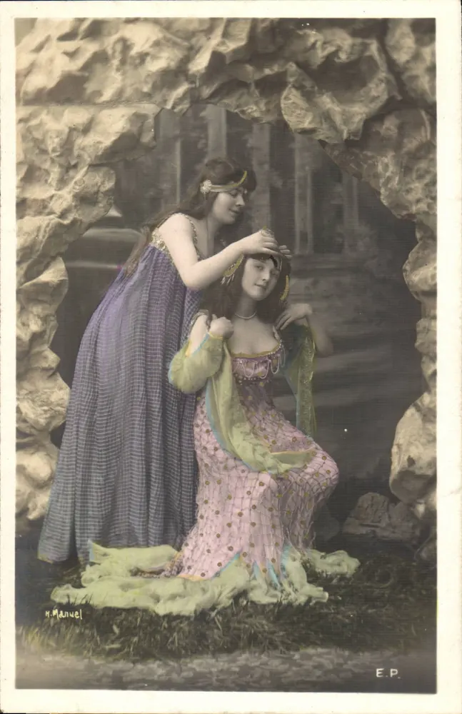 Deux femmes en costume oriental — scène de grotte — H. Manuel, E.P. - Recto