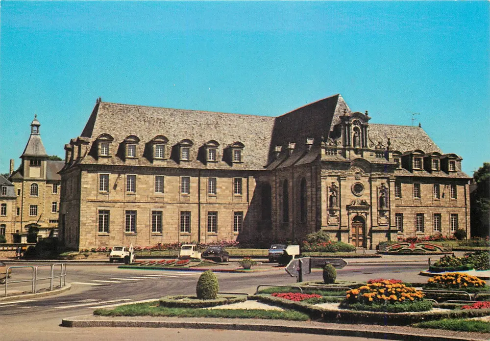 Guingamp (Côtes-du-Nord) — O Hotel de Ville — Editor Pierre Artaud & Cie - Frente
