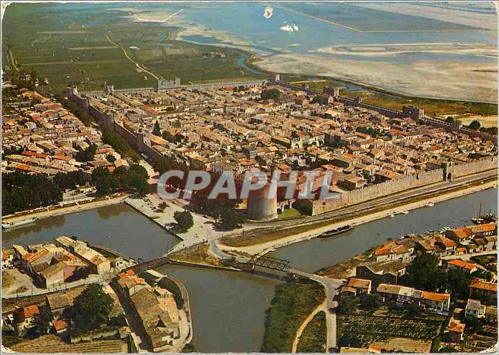 Aigues-Mortes (Gard) — Luftbild der Stadt — Éditions Naturelles - Vorderseite