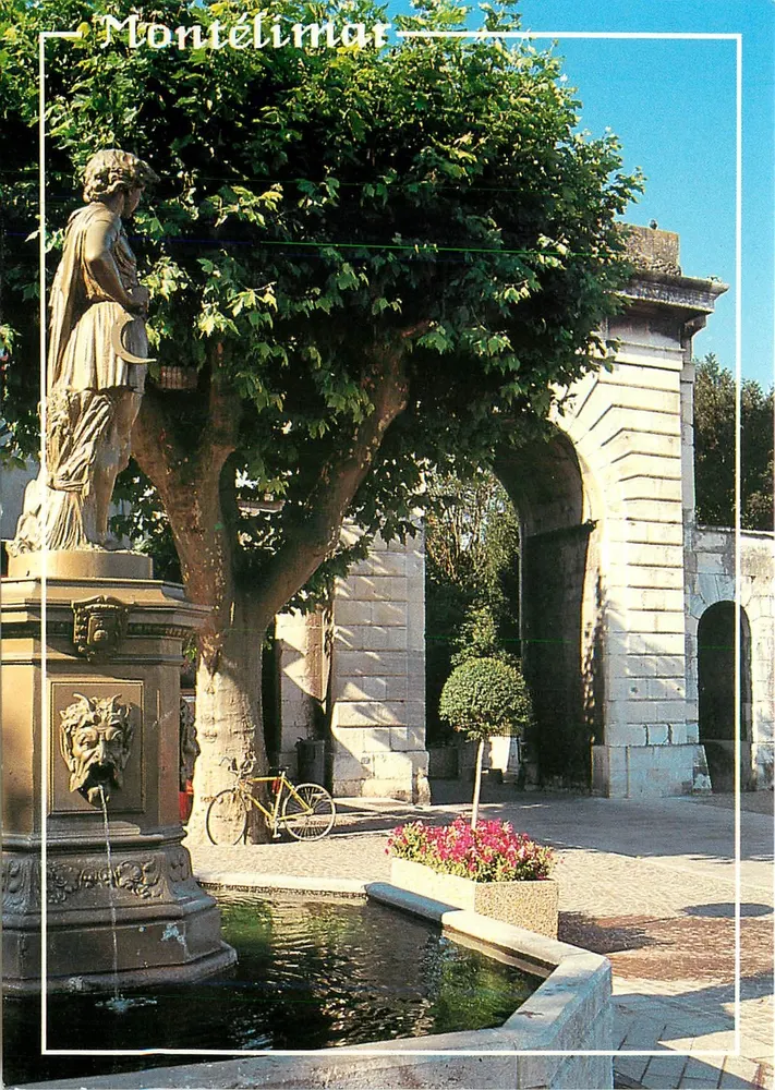 Montélimar — Porta Saint-Martin e fonte — Ed. S.P.A.D.E.M. N° 1721 - Frente