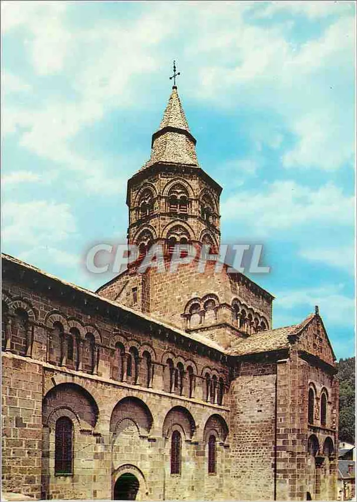 Orcival (63) - Puy de Dôme — Basilique Notre-Dame, façade latérale sud et clocher — Éditions GAUD - Recto