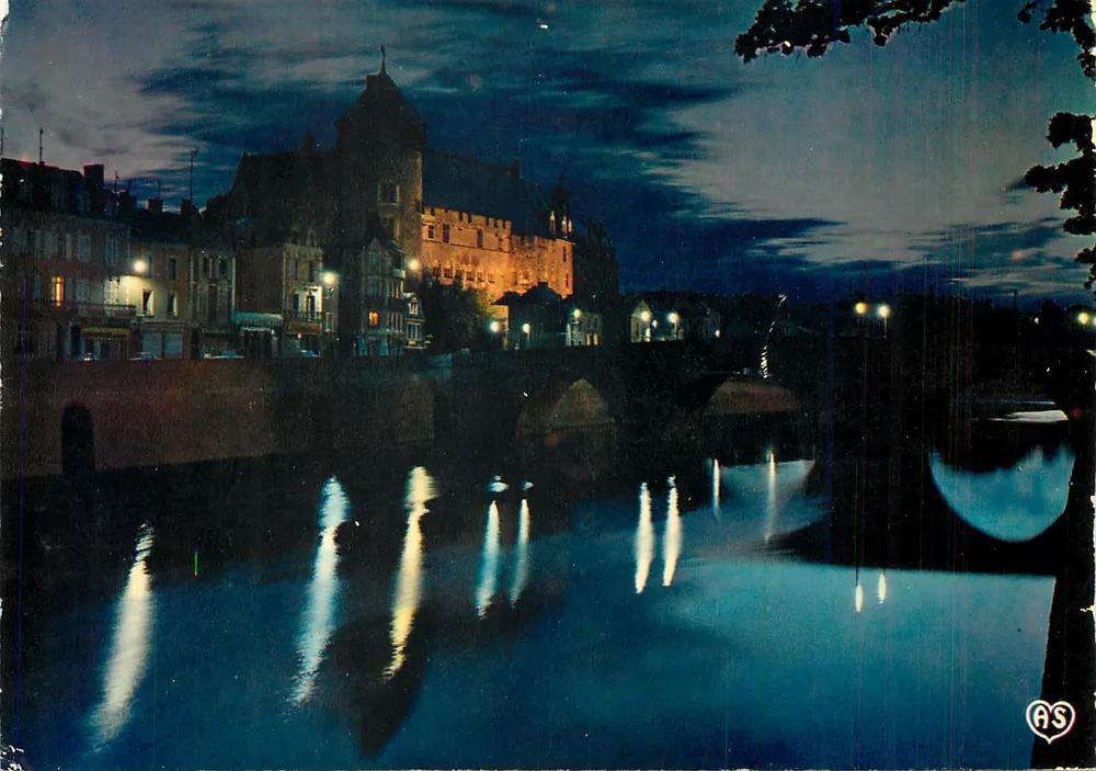 Laval (Mayenne) — Le Château illuminé — Artauld & Carquefou - Awers