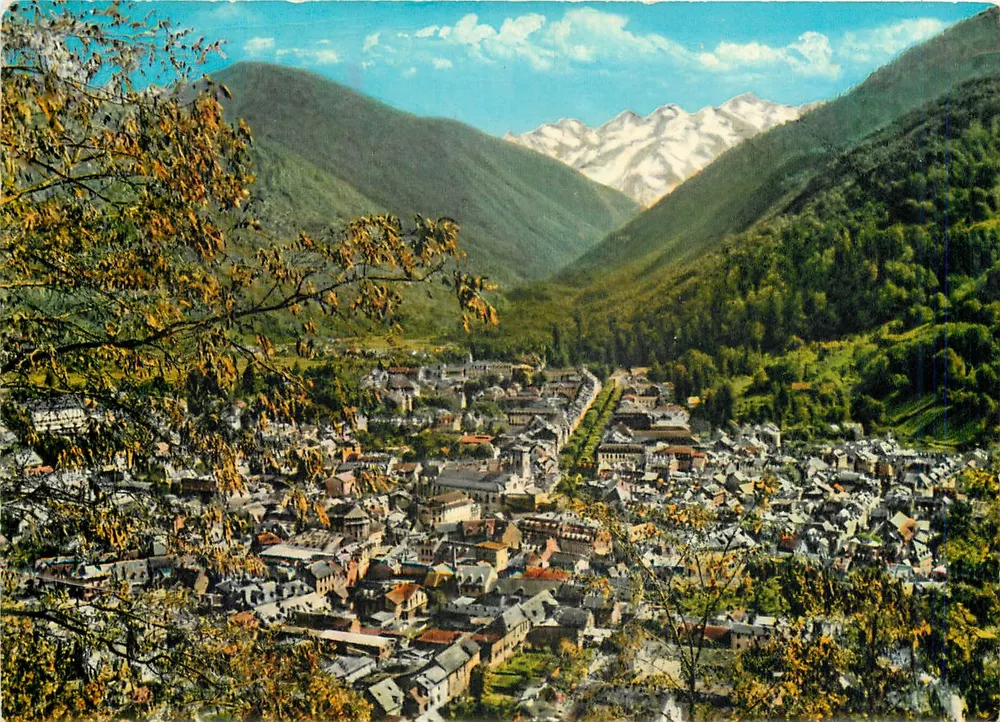 Cidade na montanha — vista panorâmica — Editor: Em França, os Pirineus (série 24) - Frente