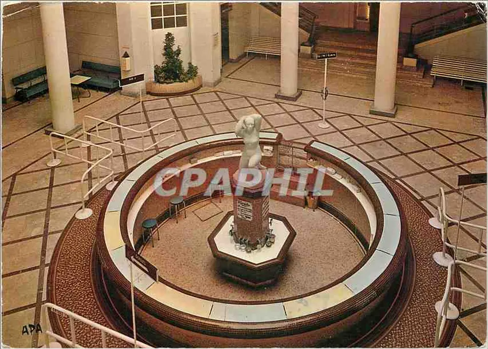 Intérieur d'un établissement thermal — statue centrale — APA - Recto