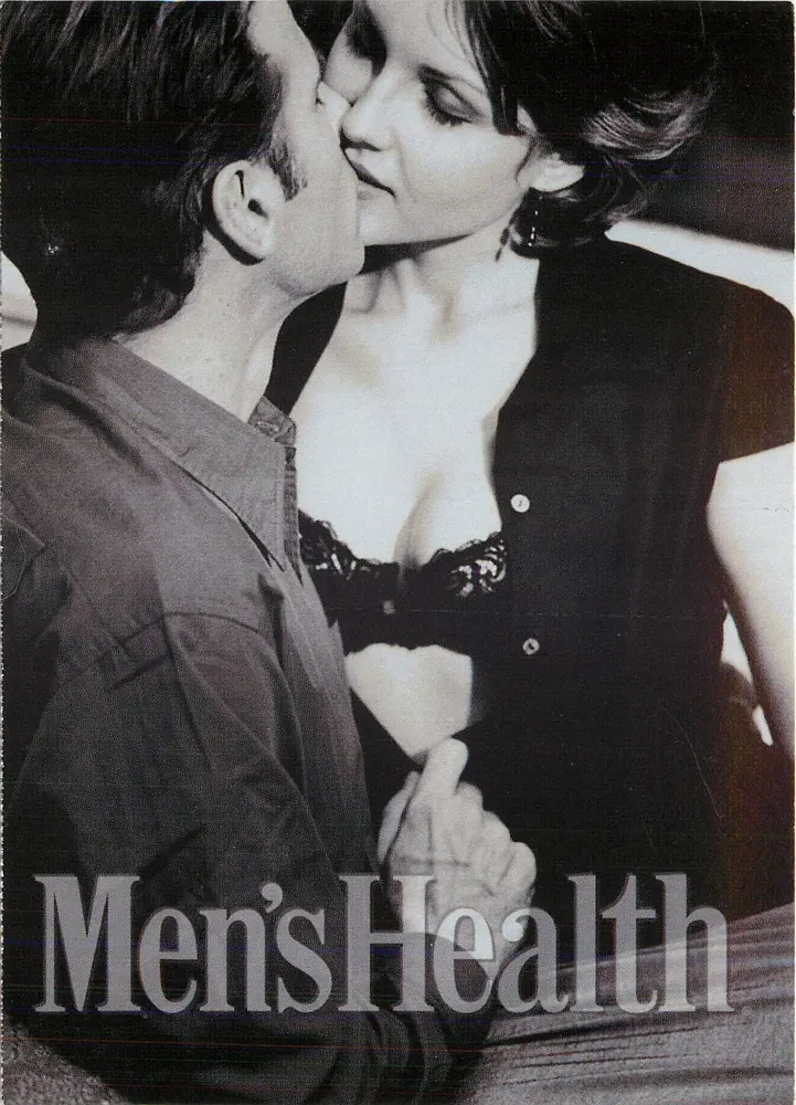 Paar, das sich küsst — Werbung für Men's Health — GO CARD Postcard Advertising - Vorderseite