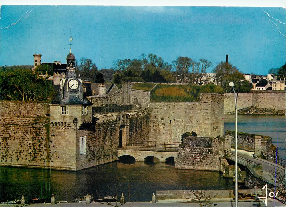 Concarneau — Vogelperspektive auf die Altstadt — Éditions d'Art Iris - Vorderseite