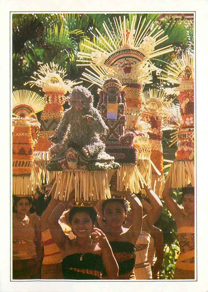 Bali. Frauen, die Opfergaben tragen — Indonesien XX-B2 - Vorderseite