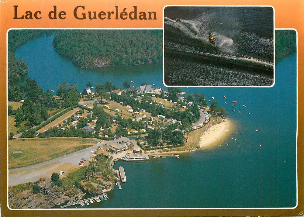 Lago de Guerlédan — vista aérea com atividade de wakeboard — Éditions d'Art Jack - Frente