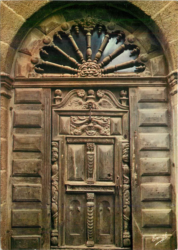 Saint-Malo, Die Piratenstadt — Prächtiges Portal (1652) der Wohnung, in der Mahé de La Bourdonnais, Rivale von Duplex, Gouverneur der Îles de France und Bourbon, geboren sein soll — Verlag M. Guérin, n° 2415 - Vorderseite