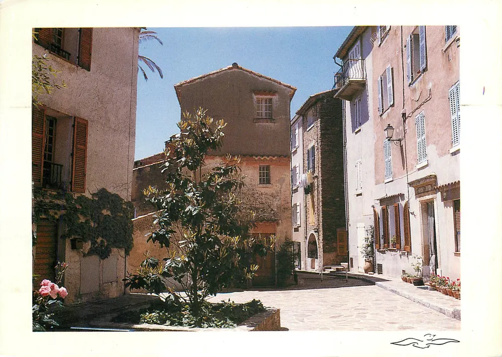 Bormes-les-Mimosas — calle empedrada con casa central — Ediciones LA GOELLE, P.260 - Anverso