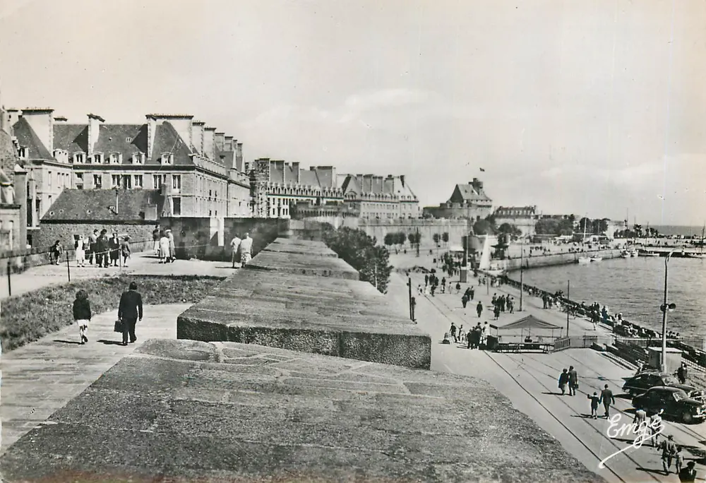 Saint-Malo — Le Bastion Saint-Louis, Le Château, Le Bassin Vauban — Editions Michel Guérin, n°154 - Vorderseite