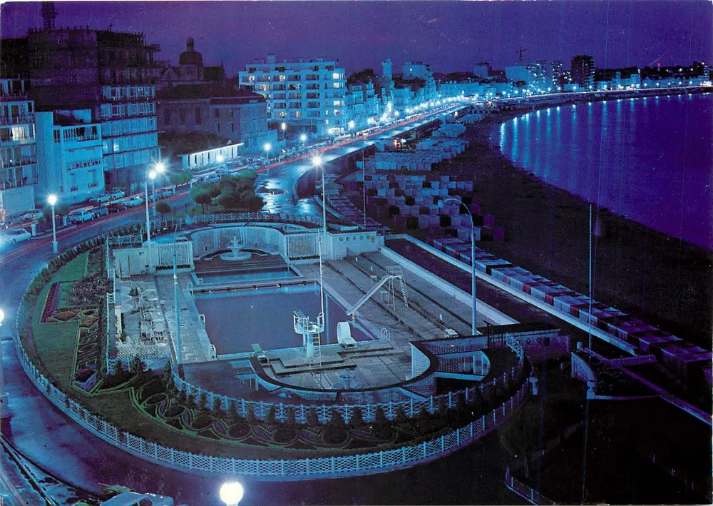 Les Sables-d'Olonne (Vendée) — O remblai à noite — editor Lioncolor, n° PAPYRA-85100 - Frente