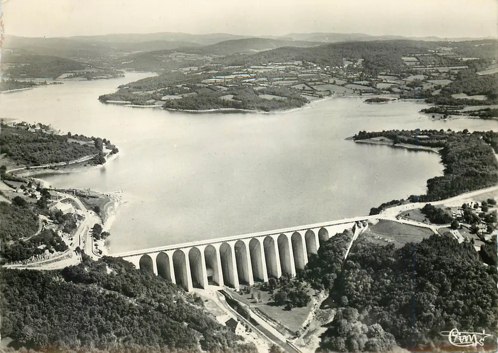 Staudamm von PANNESIÈRE (Nièvre) — Allgemeiner Blick auf den Damm — Verlag CUM - Vorderseite