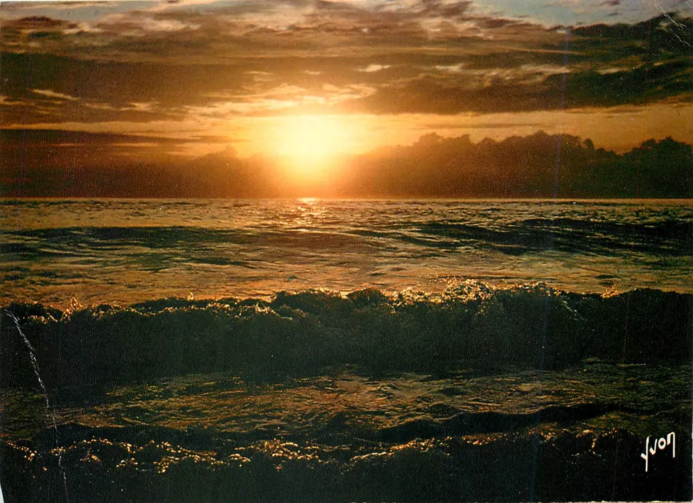 Pôr do sol sobre o mar — Couleurs et Lumière de France, n° 10-8228-2 — Éditions Jean-Jaures d'Arcueil - Frente