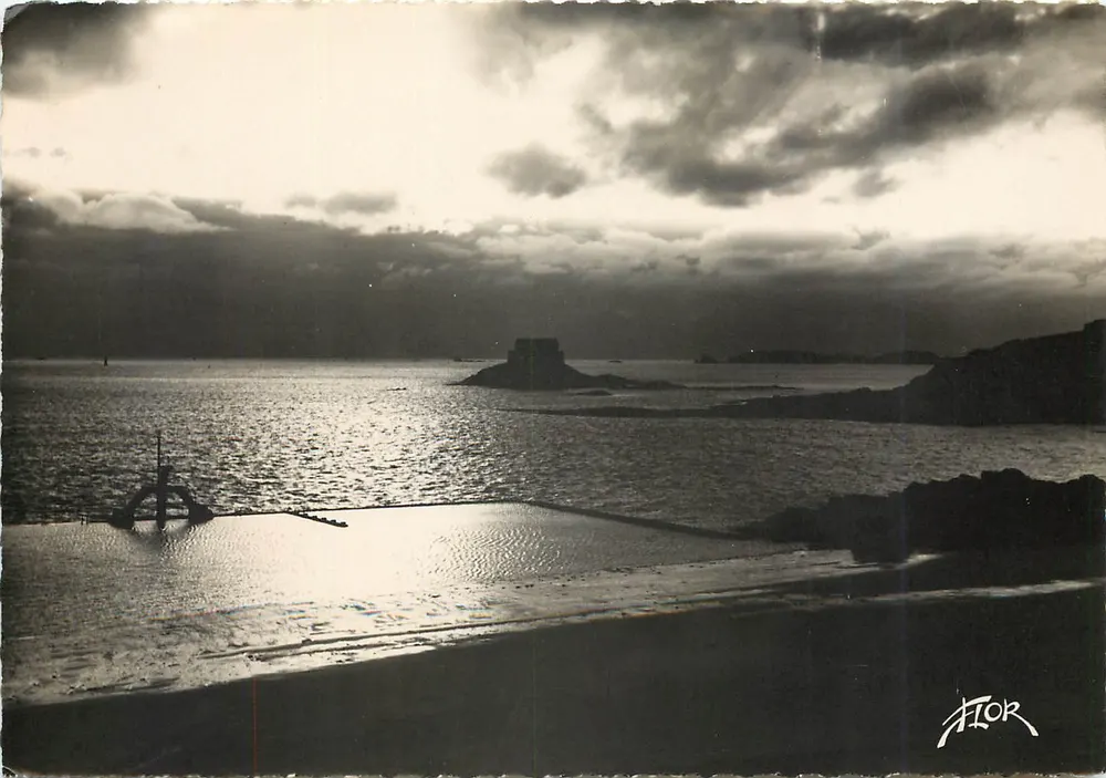 Coucher de soleil sur les îles — Saint-Malo (Ille-et-Vilaine) — Éditions Artistiques Flor - Recto