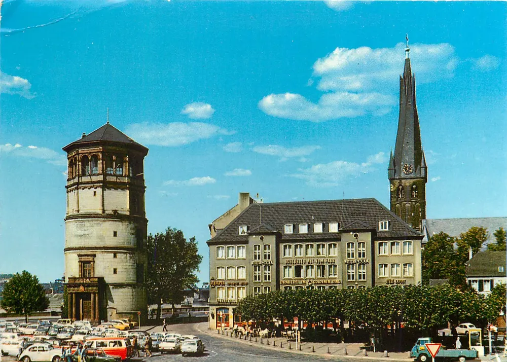 Düsseldorf am Rhein — Blick zum Schloßturm — éditeur Klaus Rambel, n° 34 - Recto