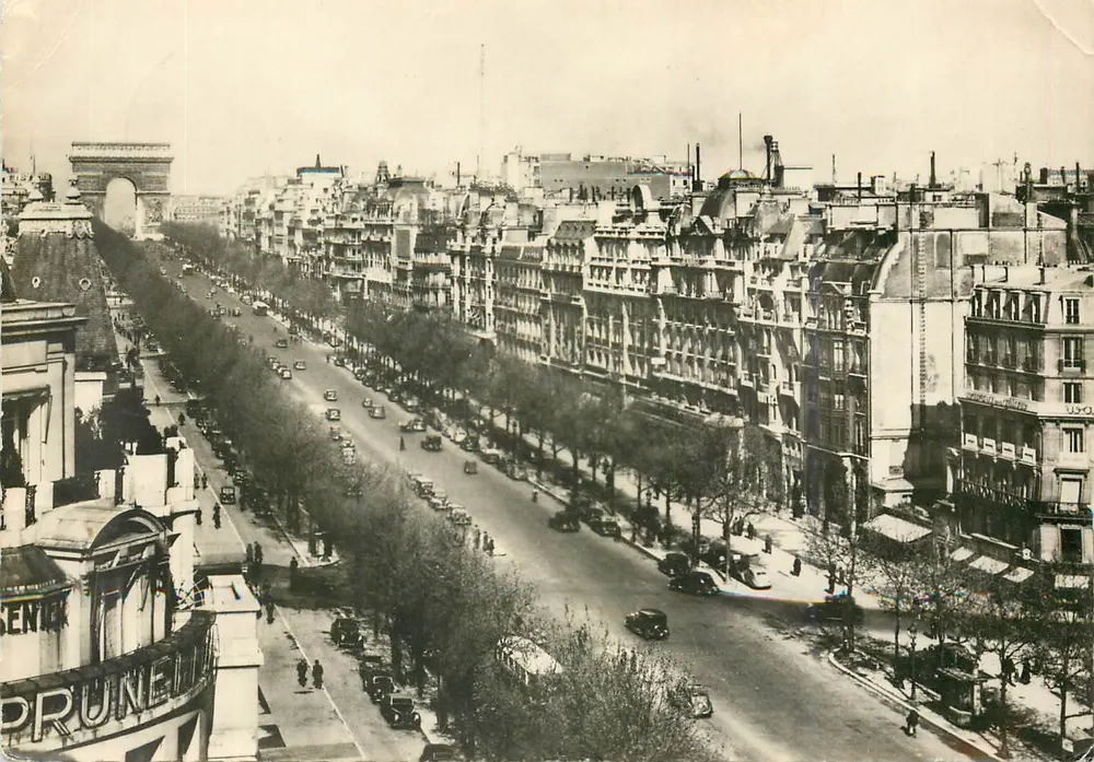 Avenida dos Campos Elísios — vista do Castelo d'Água — Edições O.P. Paris - Frente