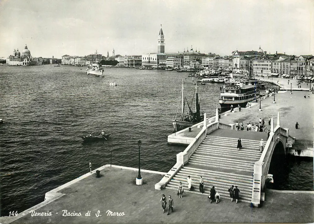Vénétie - Bacino di S. Marco — vue du port avec le campanile et des bateaux — édition La Diffusione, n°144 - Recto