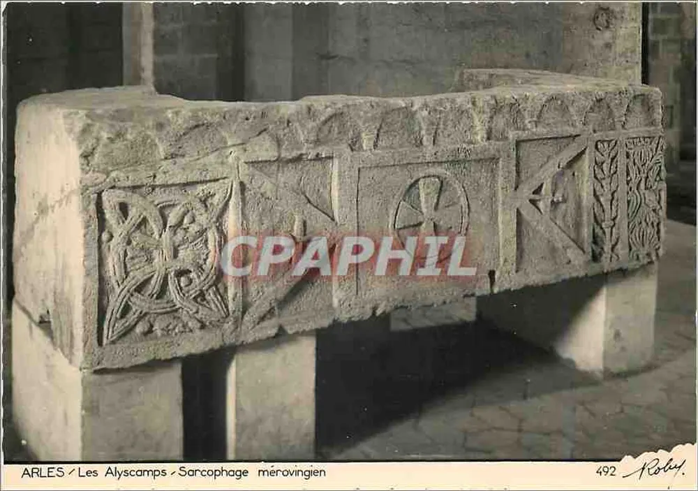 ARLES / Les Alyscamps / Sarcófago merovíngio — editor Robert, n° 492 - Frente