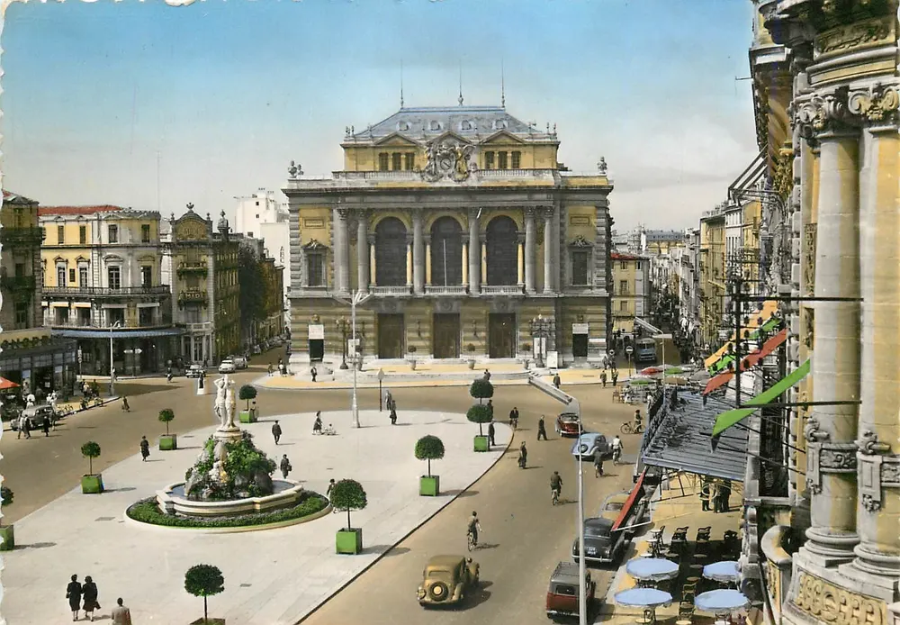 Montpellier (Héraul!) — A praça da Comédia — Edições Rella, n° 989 - Frente