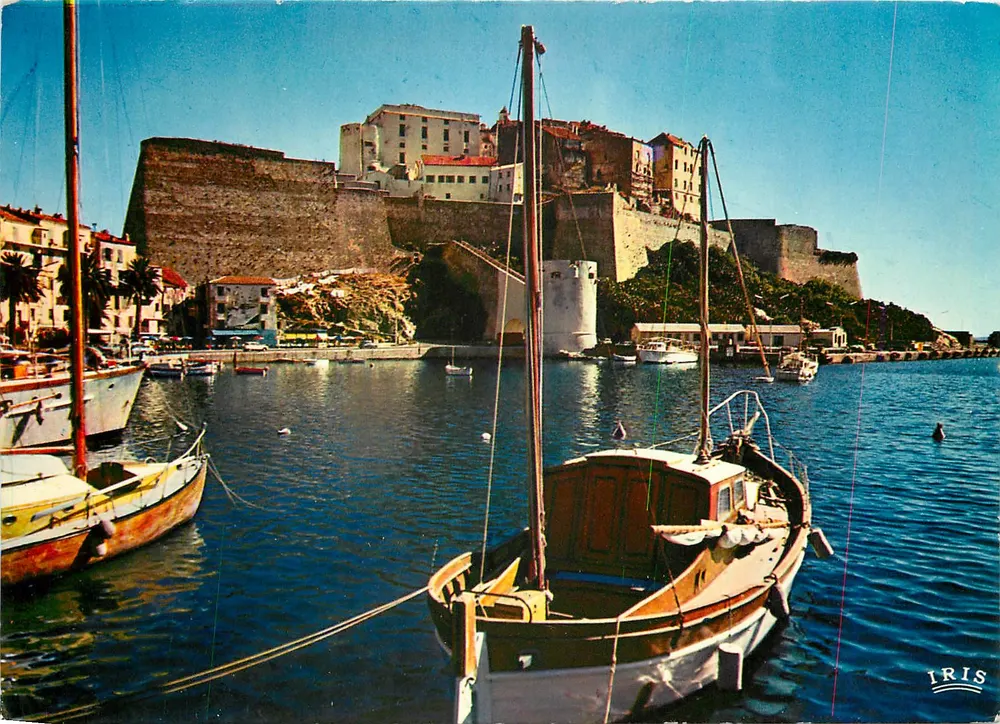 Calvi — Les yachts devant la Citadelle — IRIS - Recto