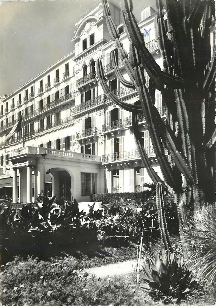 Hotel Gray d'Albion — Cannes (A.-M.) — Foto Morin - Frente