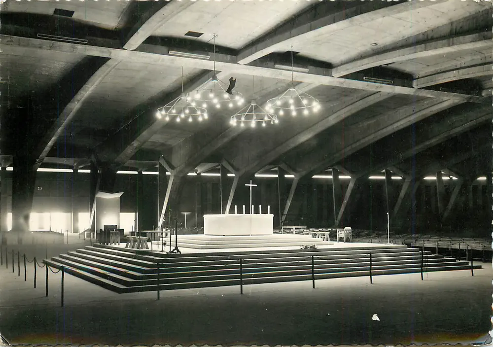 Lourdes (Altos-Pirineus) — Basílica de São Pedro — editor: Dépôt Colomb, r. Bernadette, Lourdes - Frente
