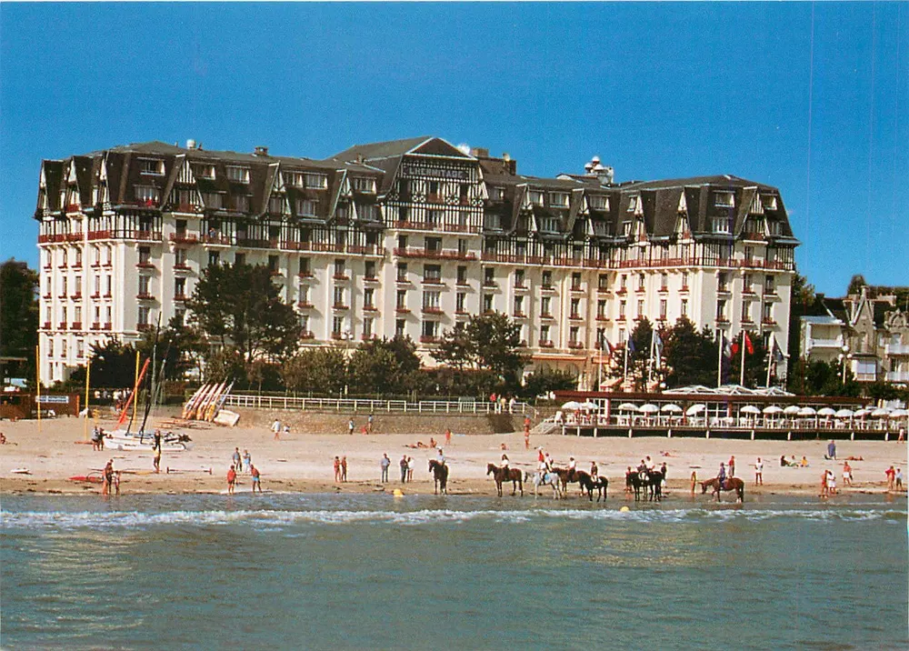Hotel Hermitage Barrière — La Baule — Lucien Barrière - Vorderseite