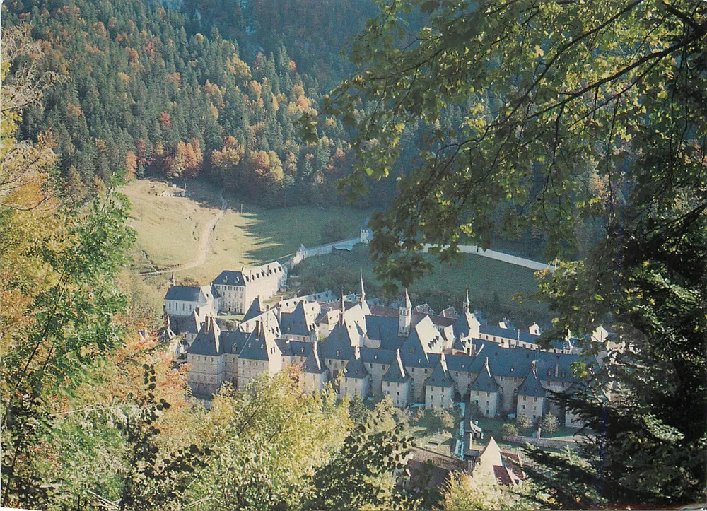 Convento da Grande Chartreuse — vista de outono - Frente