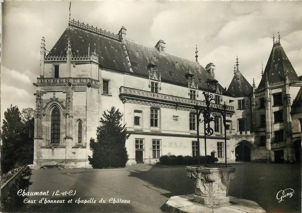 Cbaumont (L.-et-C.) — Ehrenhof und Kapelle des Schlosses — Gamy - Vorderseite