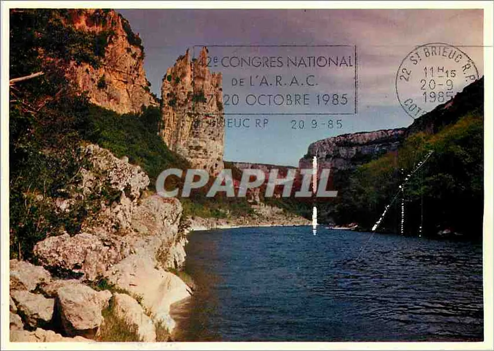 Ardèche — die Kathedrale und die Klippen über dem Fluss — Édél Image - Vorderseite