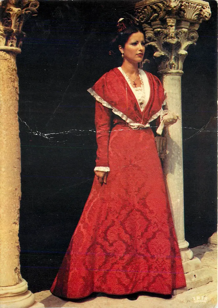 Arlesienne — traditionelles Kleid — Établissements G. Gandini, Marseille - Vorderseite
