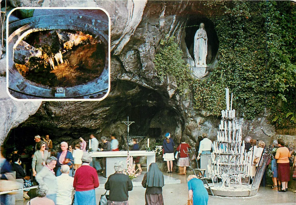 Lourdes — A gruta das Aparições — Editor C. Barrère - Frente